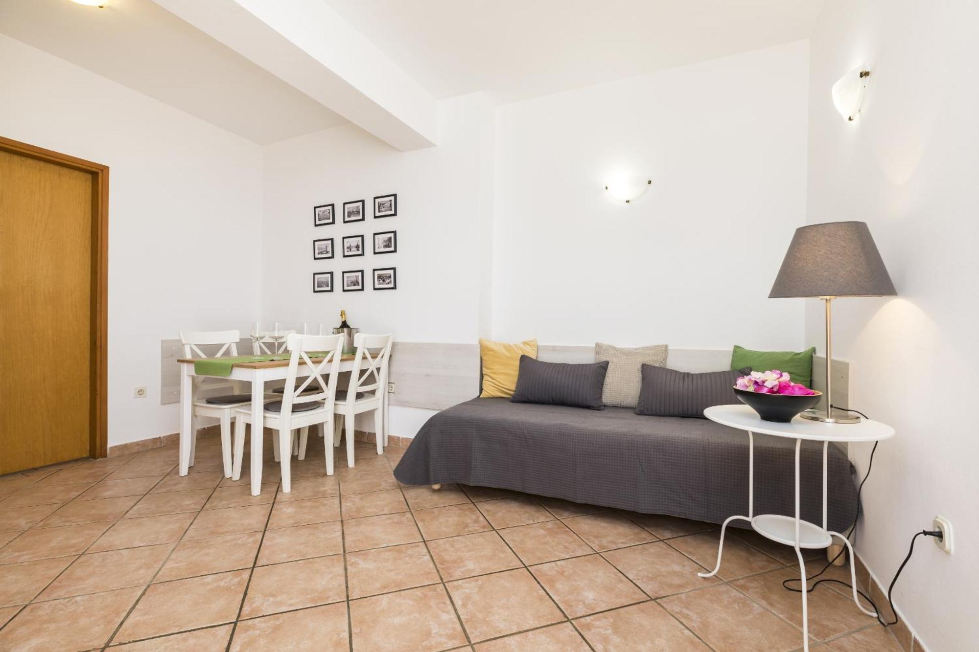 Apartments Laura Mali Lošinj Habitación foto